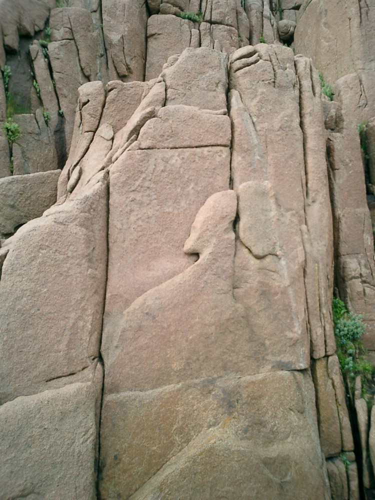 Granitformationer i kipporna vid Paradiset.      Foto: Andreas Bengtsson