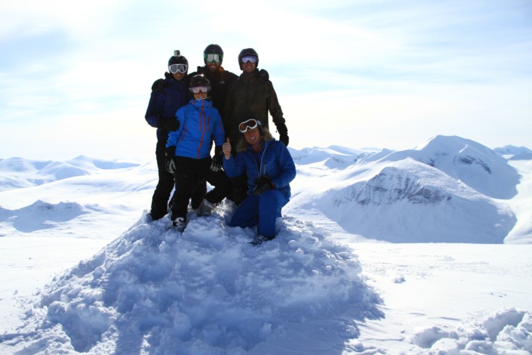 the group on the top of Adnjetjårro. Photo: Andreas Bengtsson