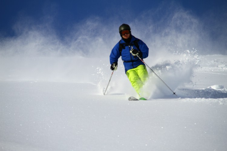 Tiefschnee-Powder Skifahren im April 2012. Photo: Andreas Bengtsson
