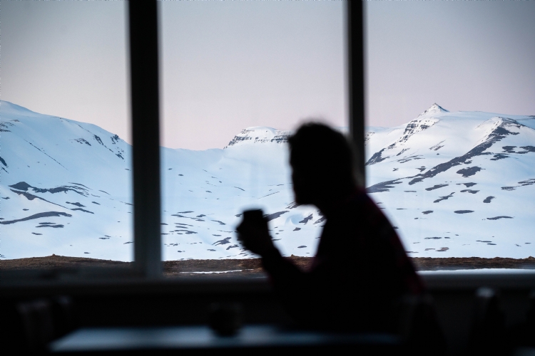 Kaffe och planering inför dagens skidtur