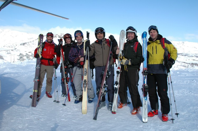 Ännu en glad grupp. Heli ski Riksgränsen 30/3 - 2009  Foto: Peter Almer 