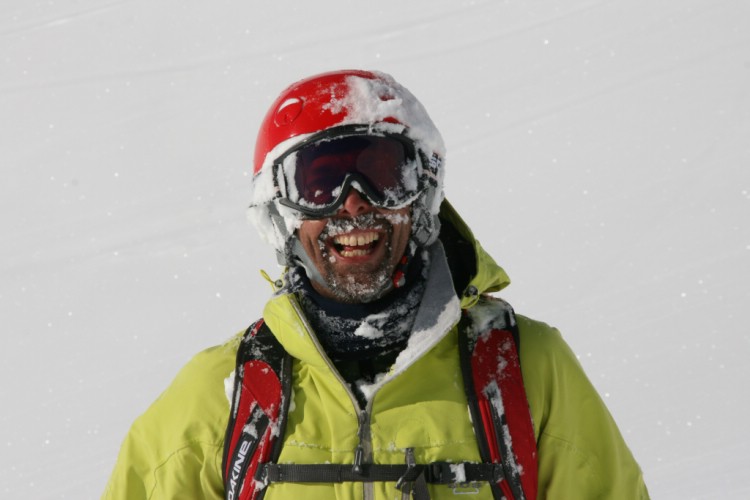 Så här lycklig blir man av att åka heli ski :-D  Foto: Andreas Bengtsson