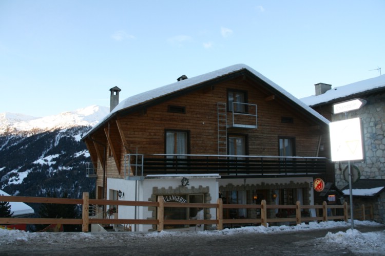 Vårt hotel La Fougére i St Luc på årets första Best skiing at the moment. Jan 2009.  Foto: Andreas Bengtsson