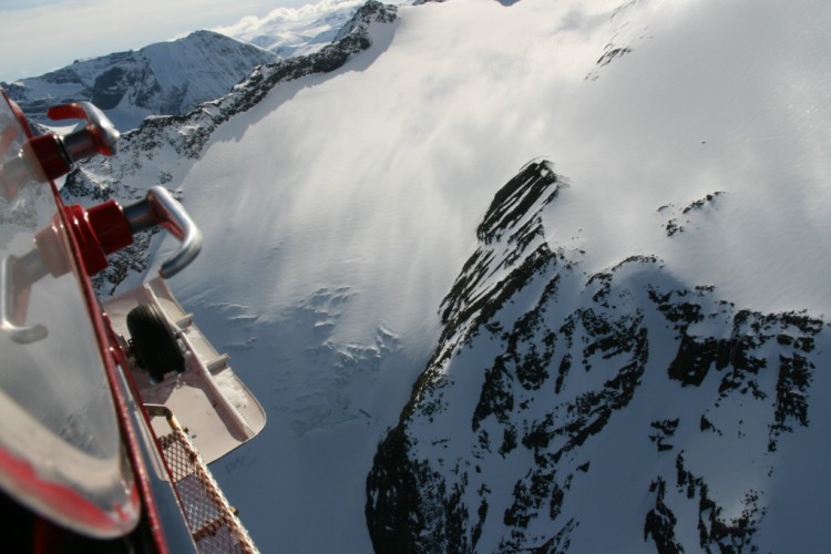 The Glacier on Sielmatjokka from the helicopter. Heliski Riksgränsen May 8, 2009. Photo: Andreas Bengtsson