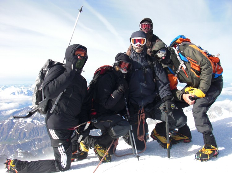 Gruppen på toppen av Mt Blanc. Juli 2009.       Foto: Anders Nygren