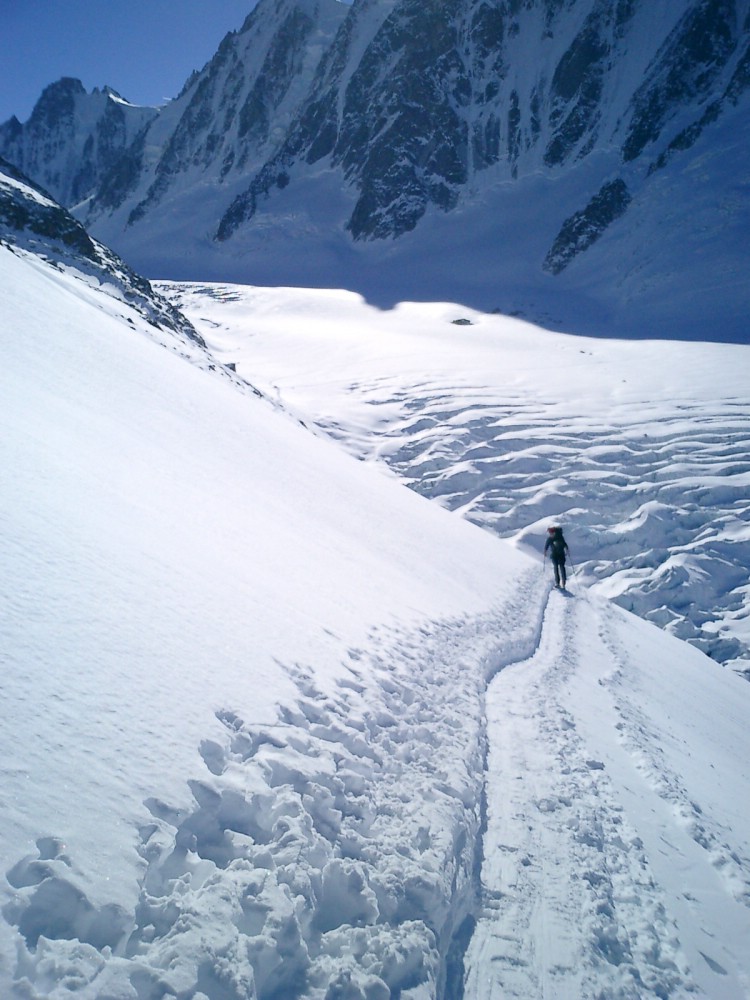 Första dagen på Haute Route med Argentiere Glaciären i bakgrunden. Foto: Andreas Bengtsson