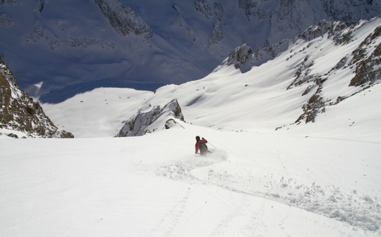 1300 fallhöjdsmeter ospårat. Best Skiing at the moment, 7e Feb 2010.  Foto: Andreas Bengtsson