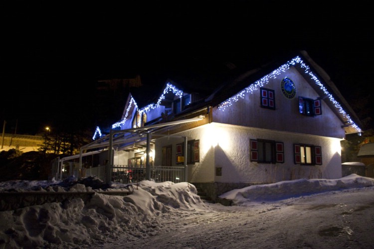 Klubbhuset för golfklubben i skidorten döljer en bra restaurang. 10e Feb 2010.  Foto: Andreas Bengtsson