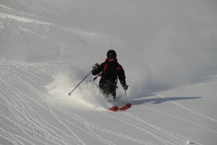 Start of the heliski season 2010. Great powder snow. Photo: Andreas Bengtsson
