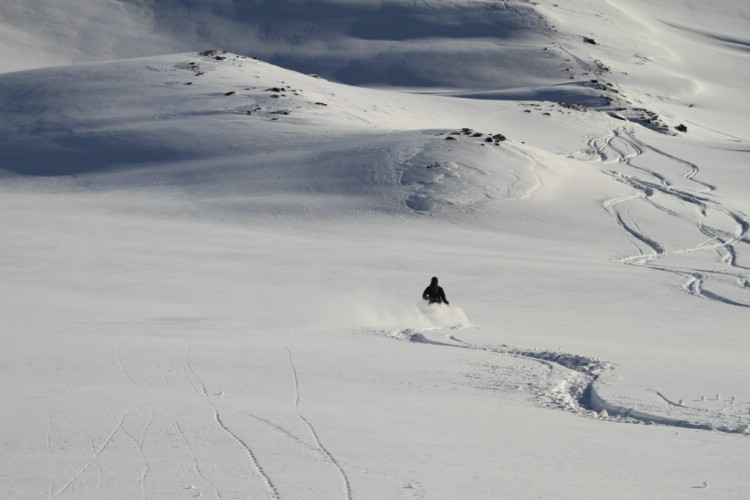 Powder skiing, Heliski in Sweden. Photo: Andreas Bengtsson